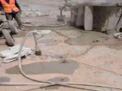 临夏市水泥混凝土路面板底注浆技术 路面脱空注浆整治方案