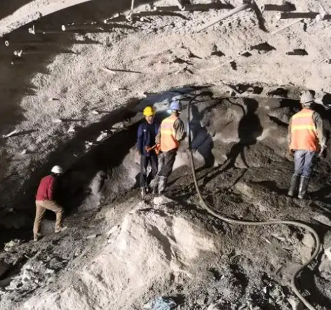 临夏市拱顶带模注浆料的施工流程及注意事项